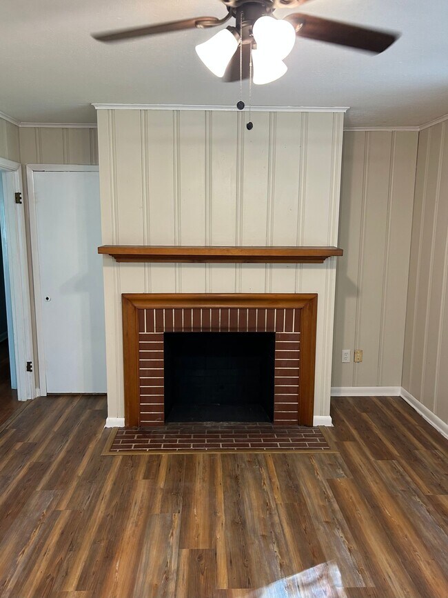 Den - 212 Mount Salus Rd