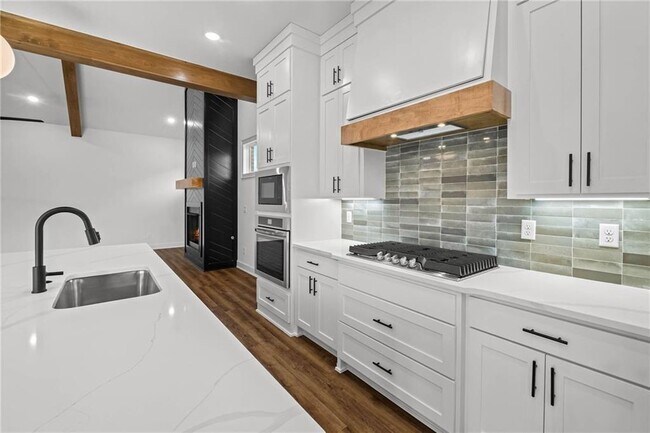 Building Photo - 1821 Lotus Rd