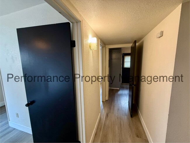 Building Photo - 239 W China Grade Loop