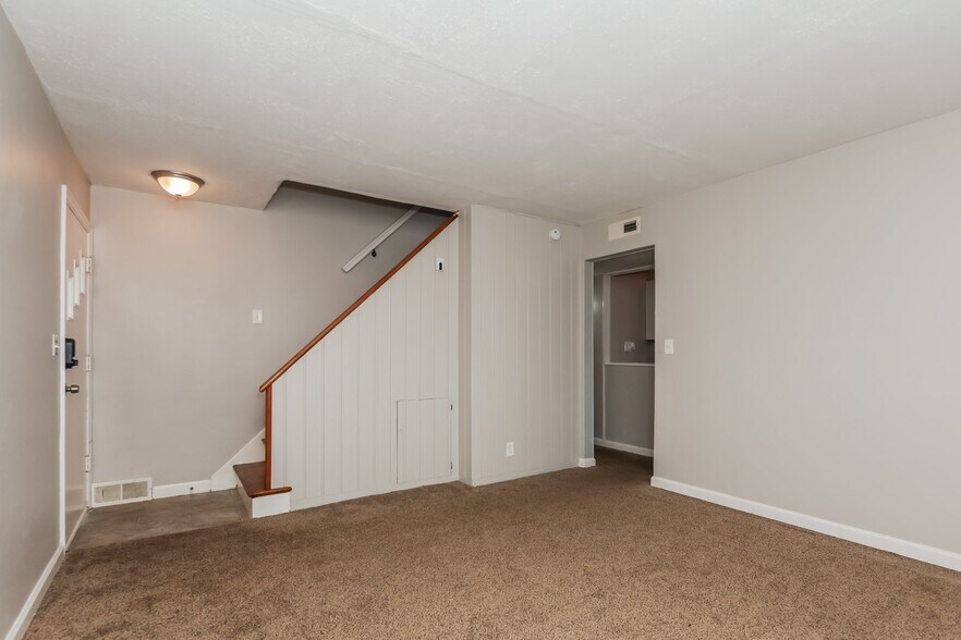 Building Photo - 1105 Blakley Dr