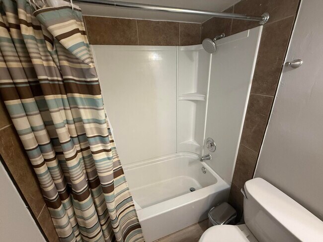 Building Photo - 205 Wheaton Ct