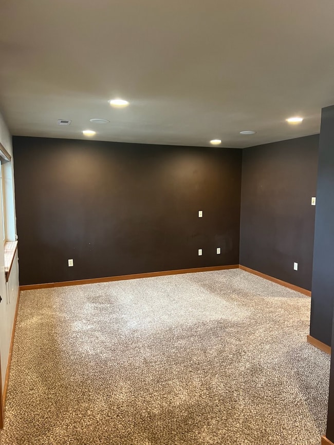 Building Photo - GORGEOUS, Spacious 3 bedroom, 2.5 bath condo