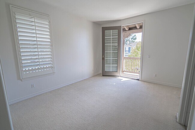 Building Photo - 4 Bedroom Home for Rent on the Lake at Bridgeport!