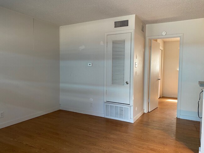 Building Photo - 3816 Speedway