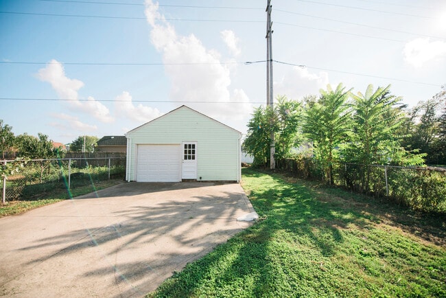Building Photo - 2442 16th St NE