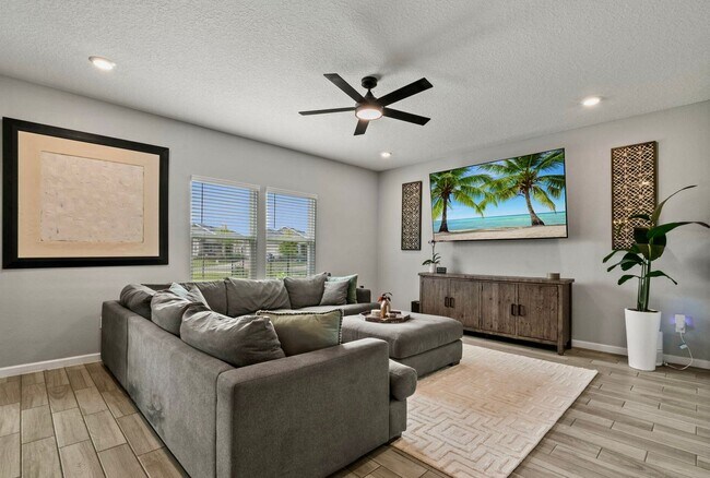 Building Photo - Gorgeous 4/ 2.5 Home in the Beautiful Lake Asbury Area of Clay County! $2,550.00