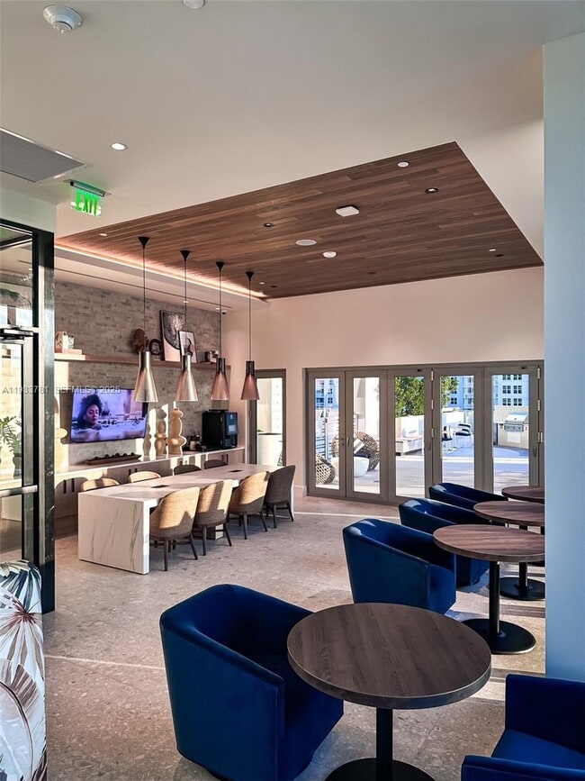 Building Photo - 333 N New River Dr E