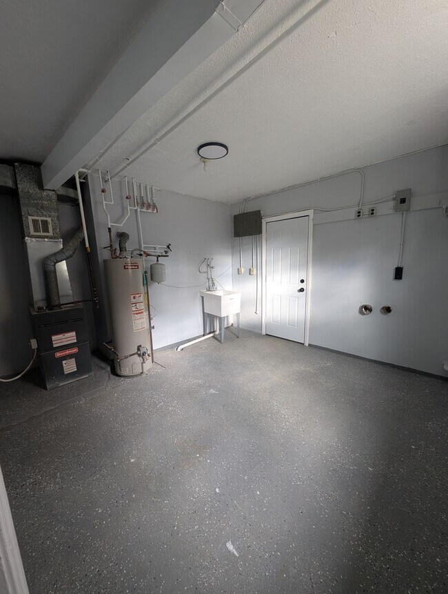 Building Photo - Charming Units in Euclid, Cleveland!