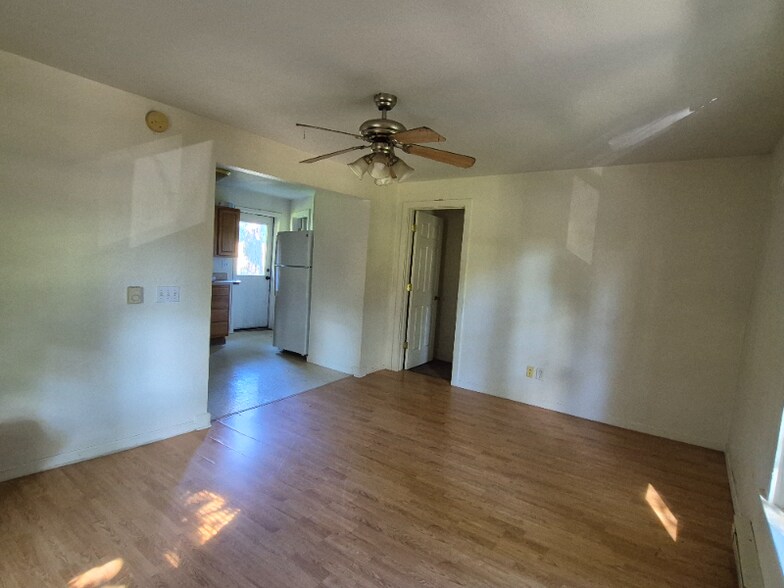 Building Photo - 4893 Cambria Rd