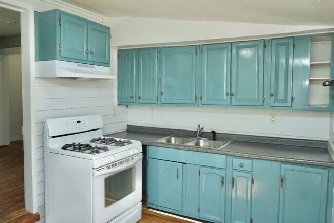 Building Photo - 920 Anderson St