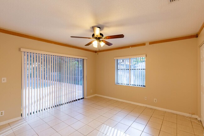 Building Photo - 1559 Grantham Dr