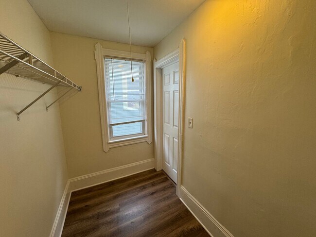 Building Photo - 2476 W 10th St