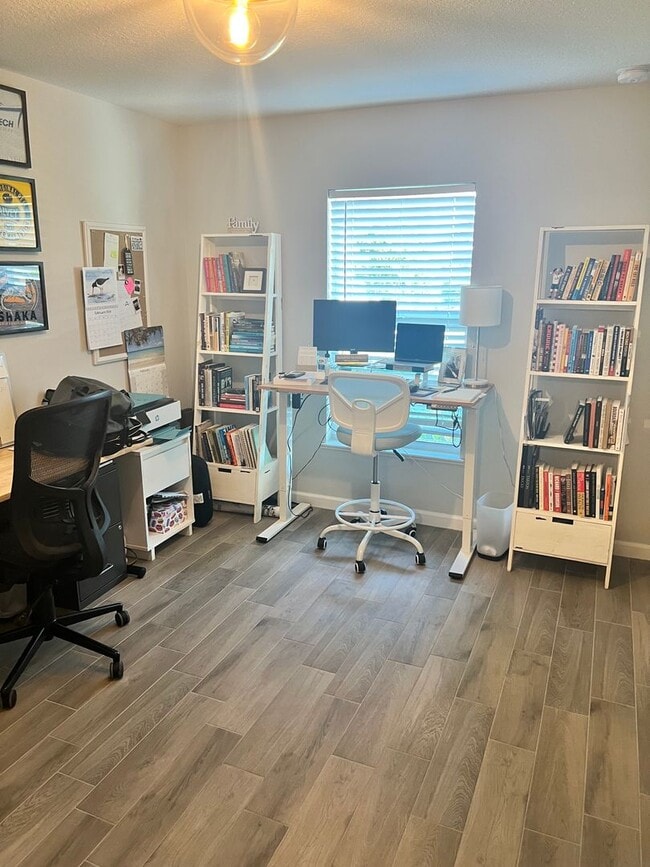 Building Photo - CHARMING 3 BEDROOM, 2 BATH HOME BUILT IN 2022 IN EAST STUART