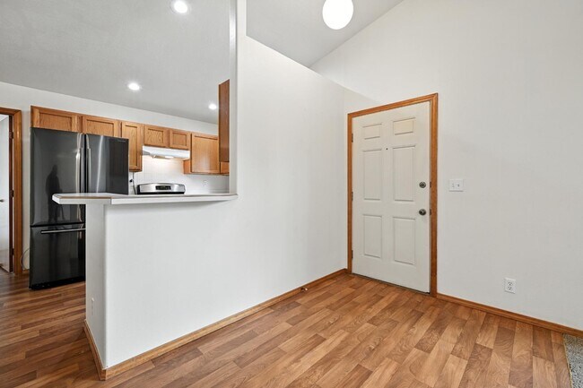 Building Photo - 5827 Orchid Wy S