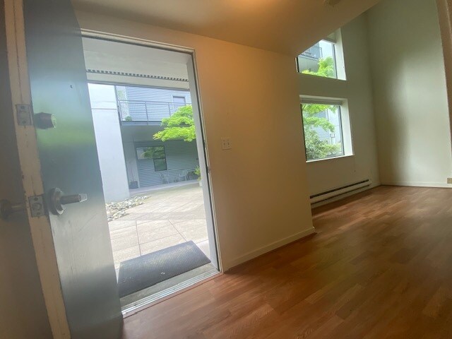 Building Photo - 80 Vine St