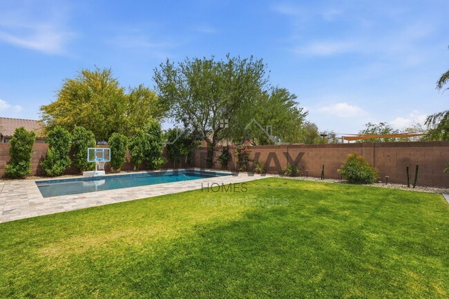Building Photo - 8953 E Hillview St