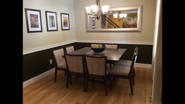 Dining room - 546 E Nichols Dr