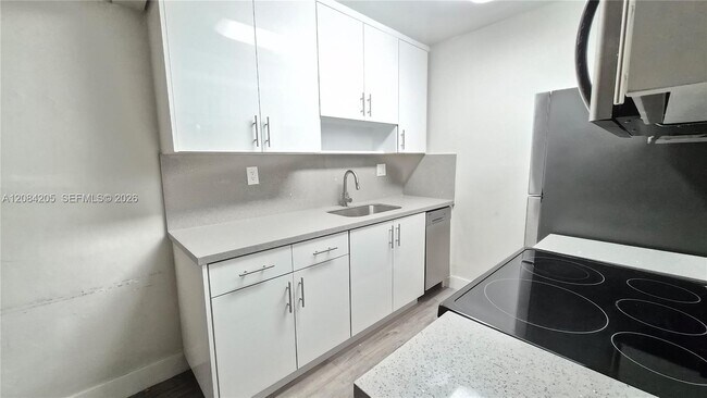 Building Photo - 7100 Fairway Dr