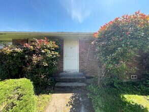Building Photo - Charming 1 bedroom available in Woodlawn T...