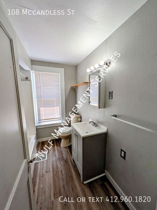 Building Photo - 108 McCandless St