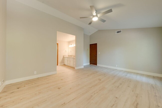 Building Photo - Bright and Stylish 4BD/2BA Home with 3 Car...
