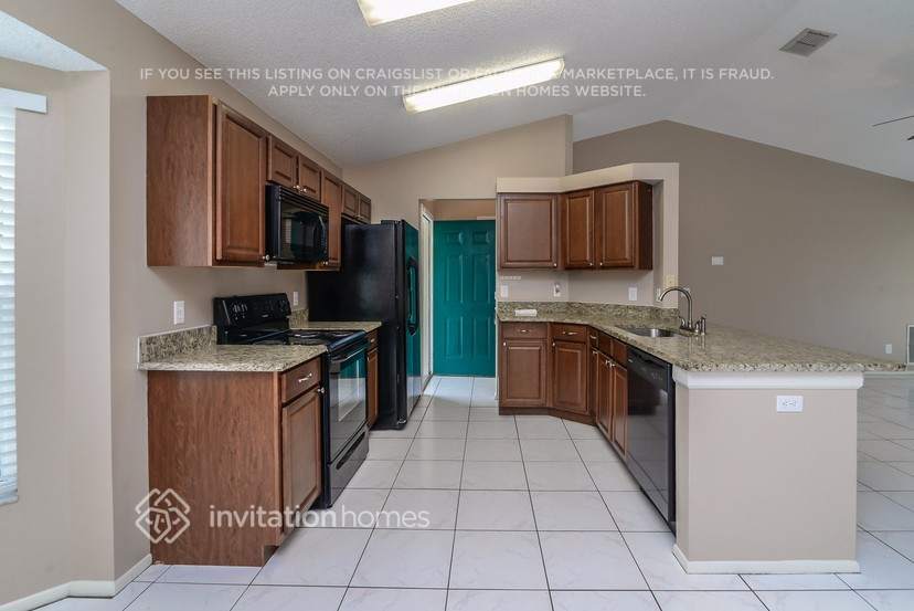 Building Photo - 6017 61st Ct E