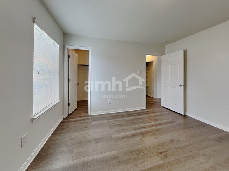 Building Photo - 910 Redcrest Springs Ct