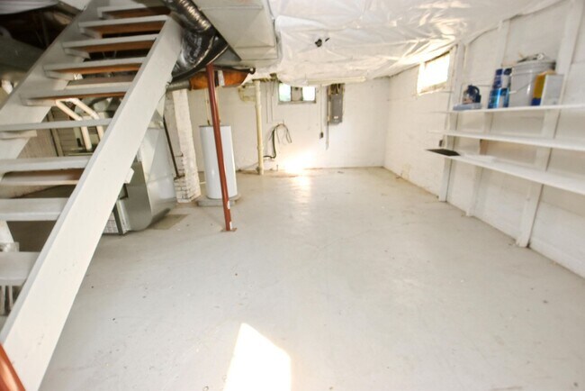 Building Photo - Sunnymeade home in South Bend IN, 3 bedroom 1 bath