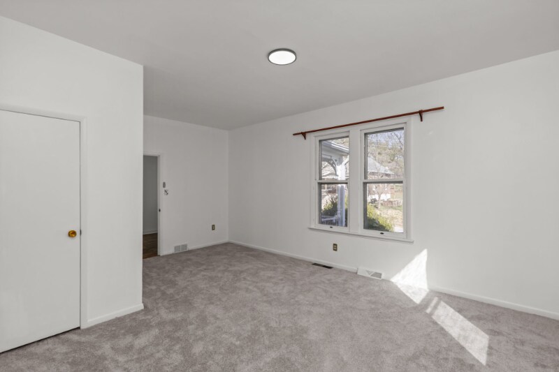 Building Photo - 151 N Clay Ave