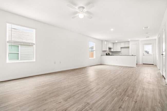 Building Photo - 10119 Ana Hts