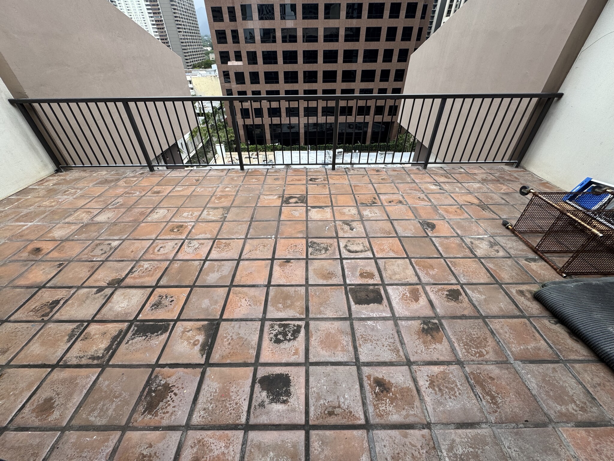 Lanai - 1088 Bishop St