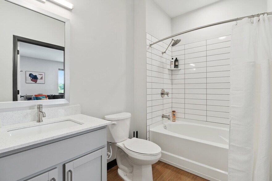 Building Photo - 423 E Michigan St