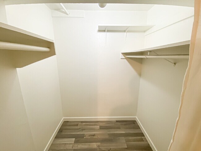 Building Photo - 21 E Alameda Dr