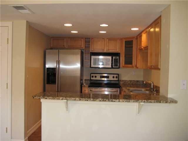 Building Photo - RB Luxury 2 Br Townhome 2 car spots Laundry $3190 TEXT 760-715-5861