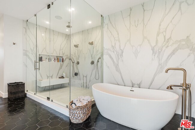 Building Photo - 3880 Prado del Trigo