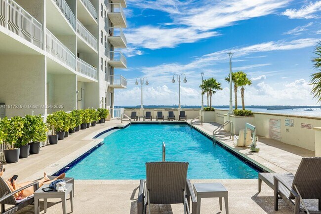Building Photo - 1200 Brickell Bay Dr