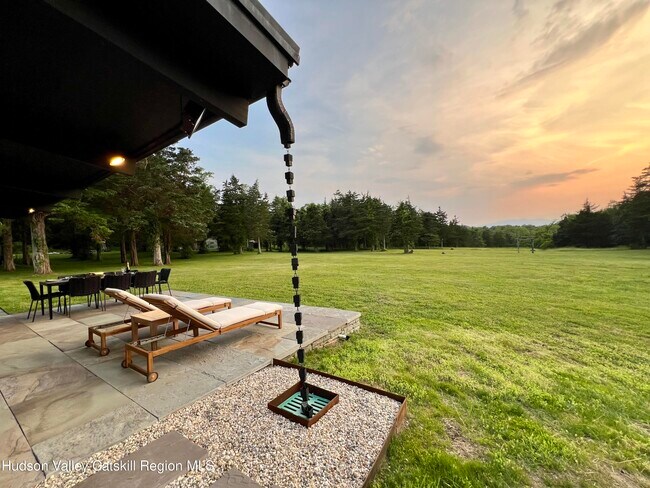 Building Photo - 16 Spring Rd