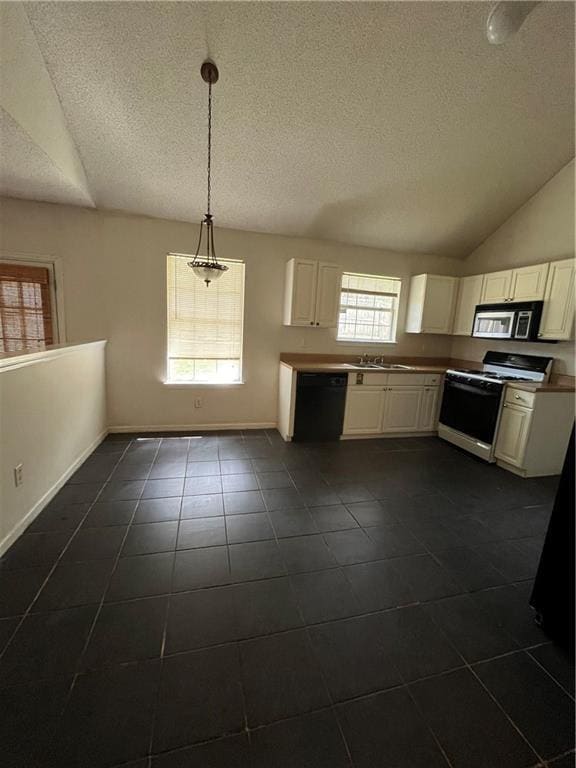 Building Photo - 5420 Sapphire Cir