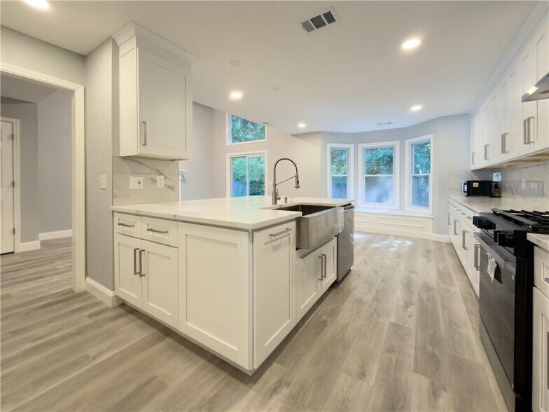 Building Photo - 528 Parkstone Ln