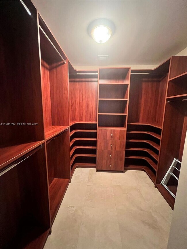 Building Photo - 2401 N Ocean Blvd