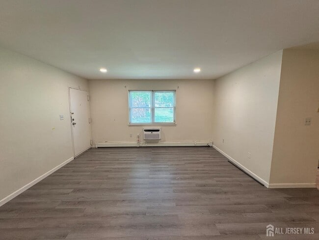 Building Photo - 289 Main St