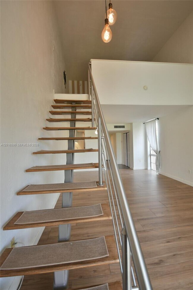 Building Photo - 6884 N Kendall Dr