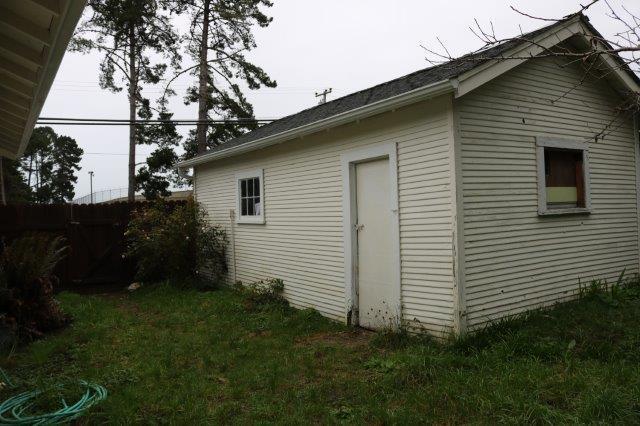 Building Photo - Near Sequoia Zoo and Park, Cozy 2/1 with l...