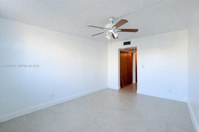 Building Photo - 1465 NE 123rd St