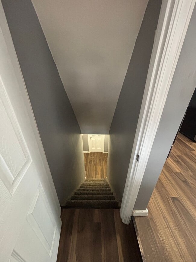 Building Photo - Spacious 4 Bedroom 1.5 Bath House!!