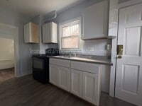 Building Photo - 206 Main St