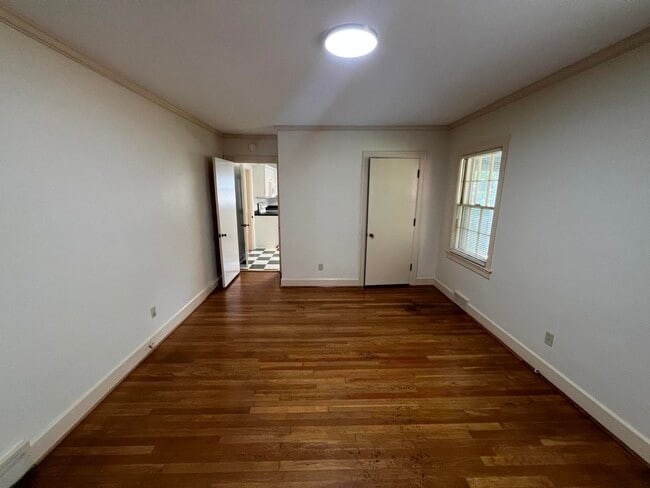 Building Photo - 405 Holiday Rd