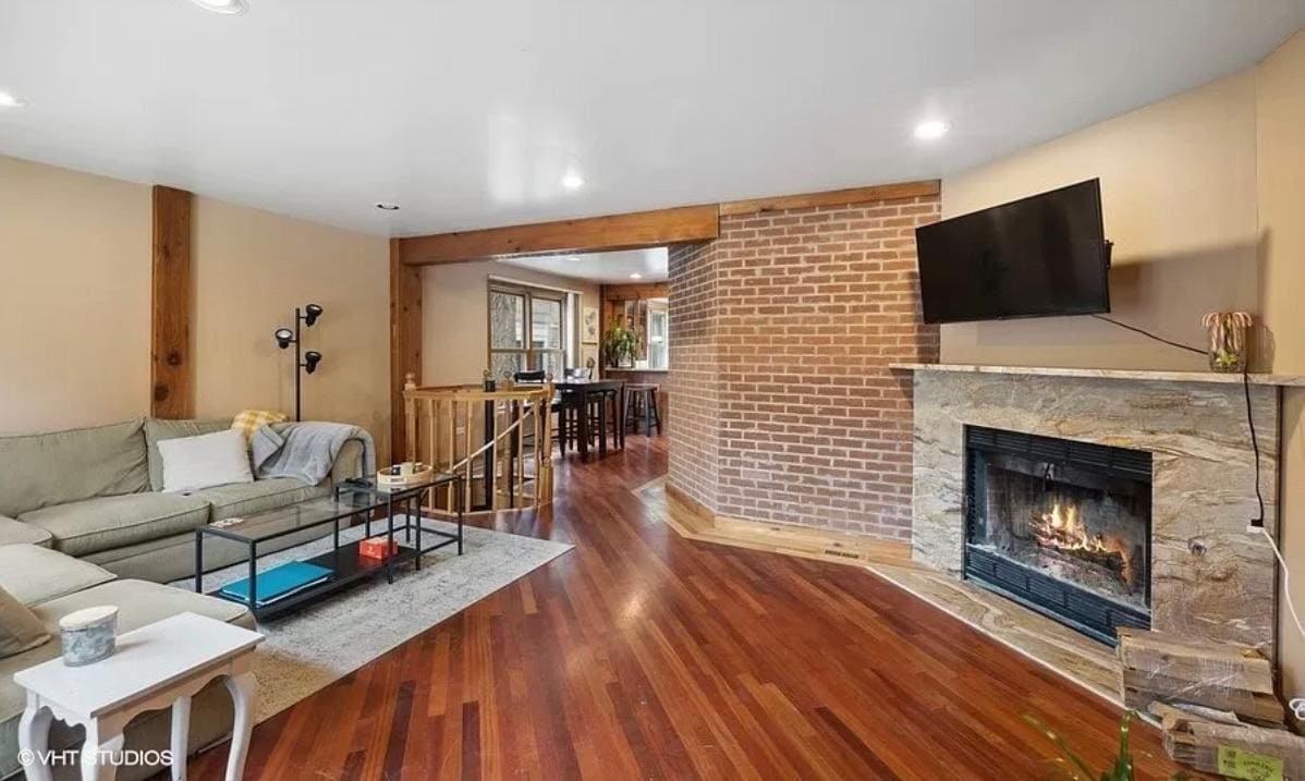 LivingRoom1 - 1622 N Sedgwick St