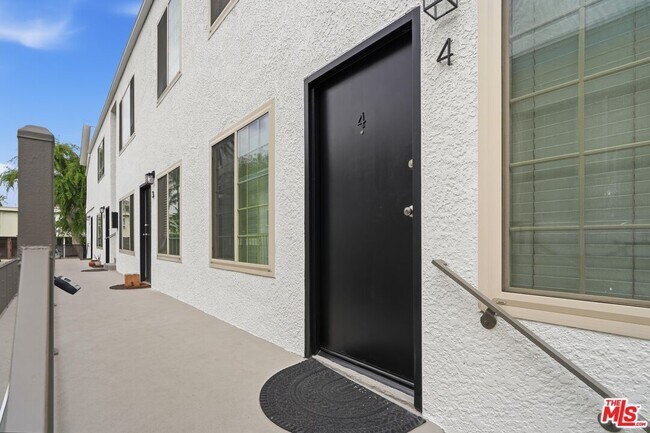 Building Photo - 3321 Keystone Av