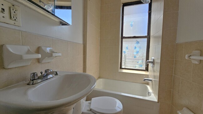 Building Photo - 20 Magaw Pl